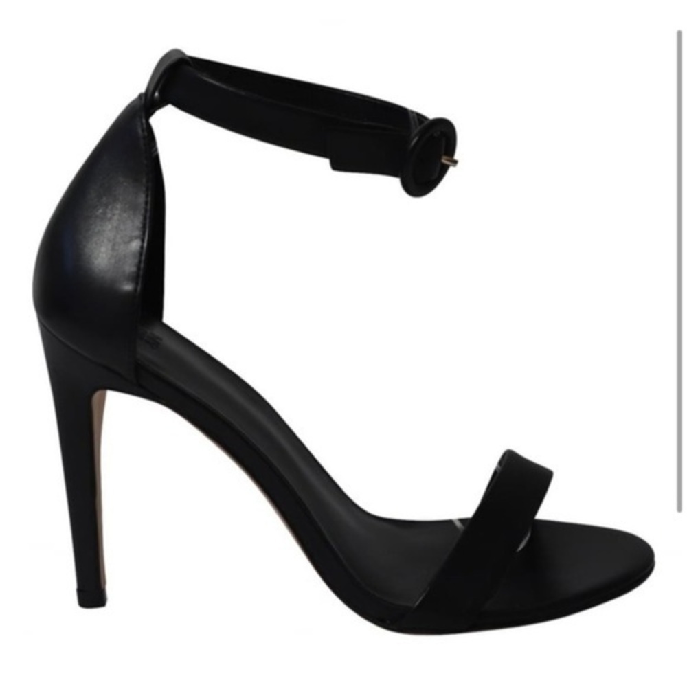 IRIS & INK
Leather sandals
38 EU
Worn good condition